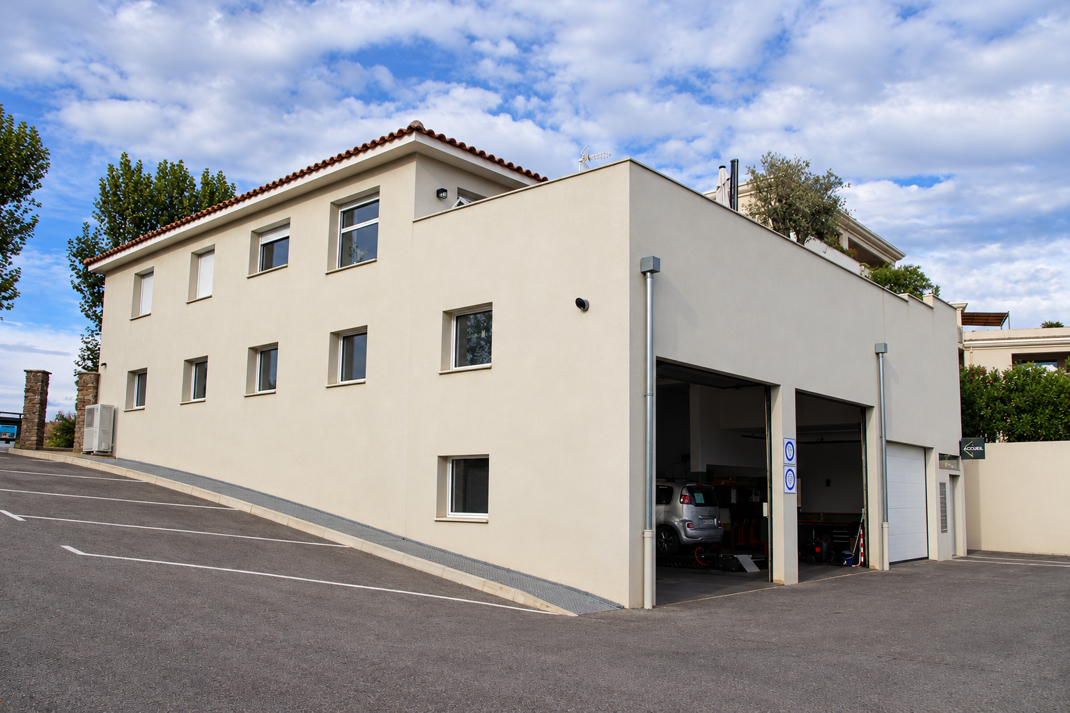 Extérieur du centre RF Contrôle de La Londe-les-Maures